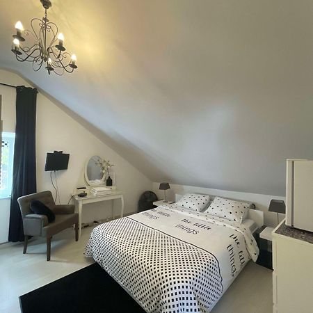 Bed and Breakfast Samos Babbis Heerlen Exterior foto