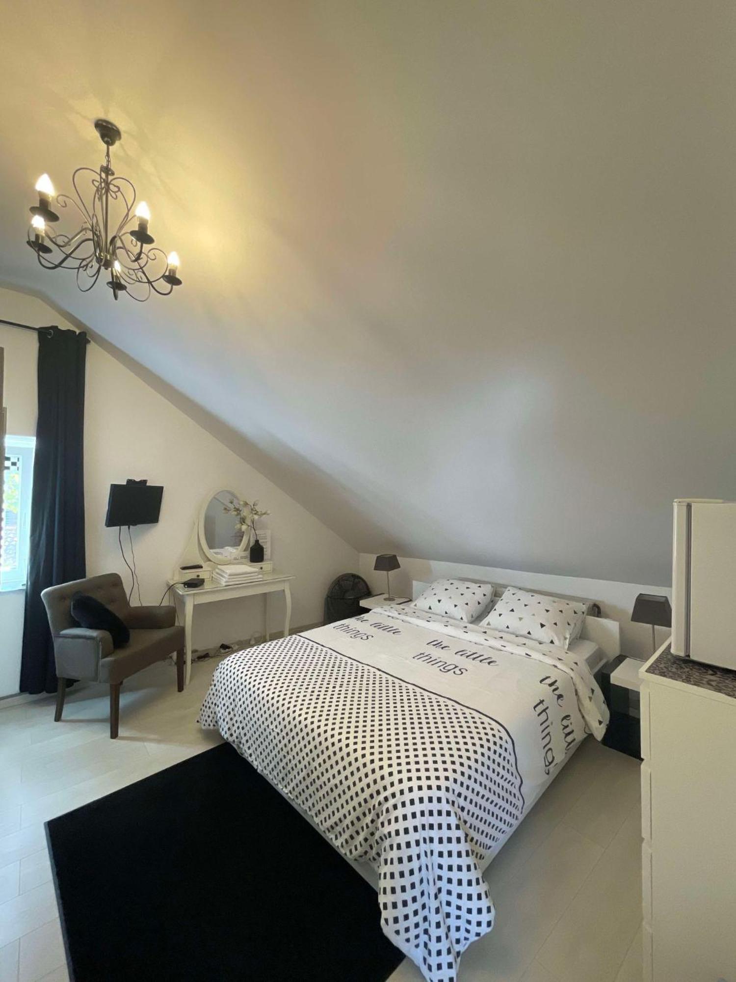 Bed and Breakfast Samos Babbis Heerlen Exterior foto